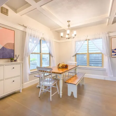 Upgraded Home With 5 Bedroom 4 Bath 4 Free Gated Parking Space, Family,Ev,Rv Friendly Seattle Exterior photo