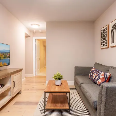 Upgraded Home With 5 Bedroom 4 Bath 4 Free Gated Parking Space, Family,Ev,Rv Friendly Seattle Exterior photo