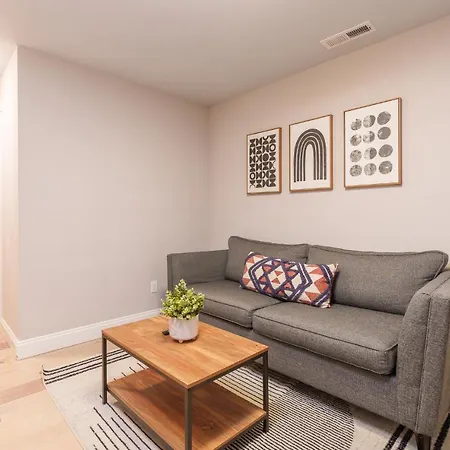 Upgraded Home With 5 Bedroom 4 Bath 4 Free Gated Parking Space, Family,Ev,Rv Friendly Seattle Exterior photo