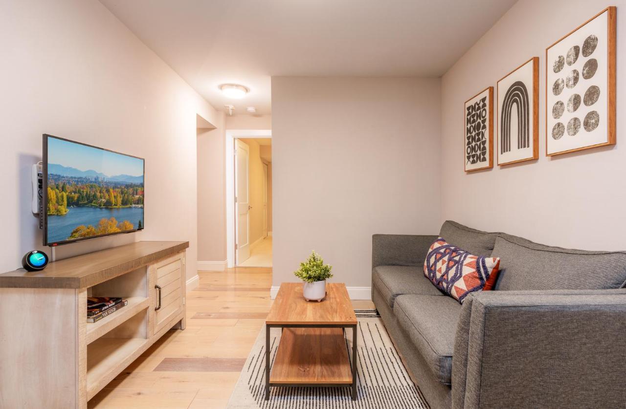 Casa vacanze Upgraded With 5 Bedroom 4 Bath 4 Free Gated Parking Space, Family,ev,rv Friendly *