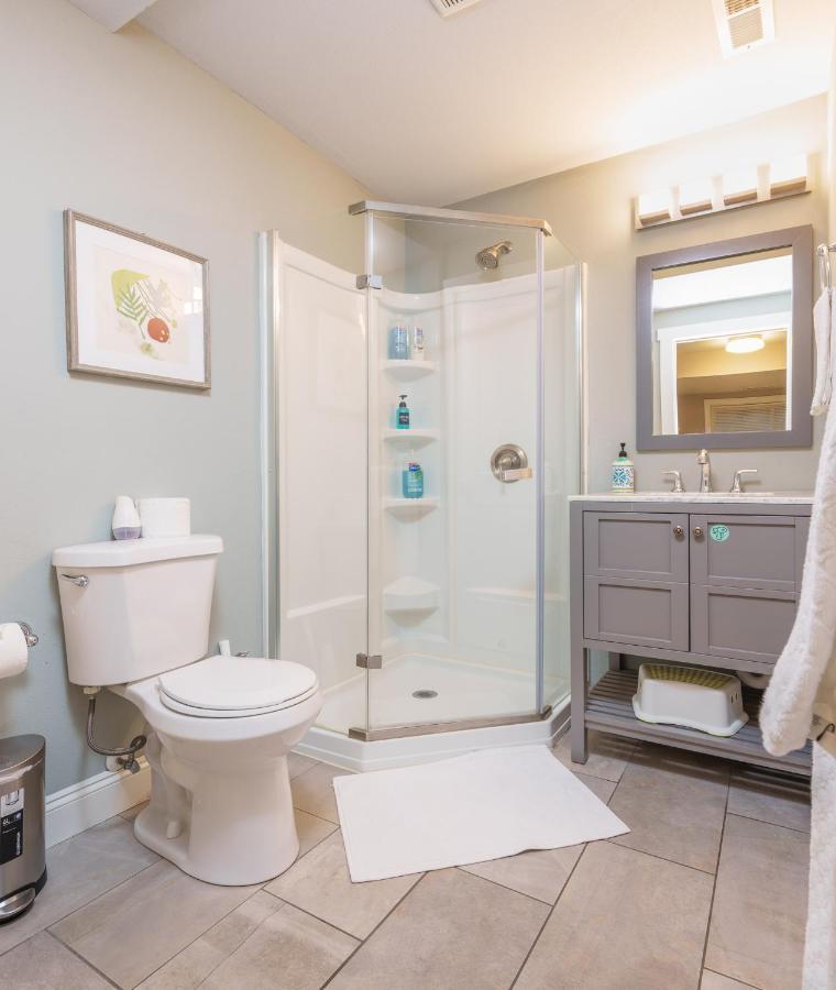 Casa vacanze Upgraded With 5 Bedroom 4 Bath 4 Free Gated Parking Space, Family,ev,rv Friendly *