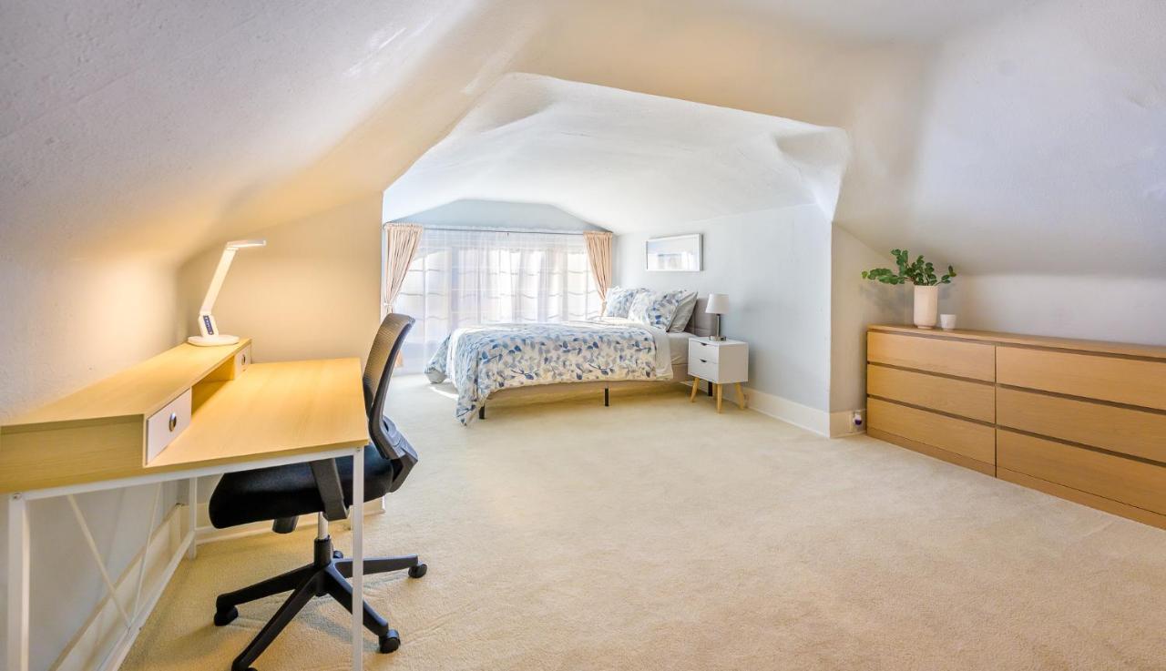 Upgraded With 5 Bedroom 4 Bath 4 Free Gated Parking Space, Family,ev,rv Friendly Casa vacanze