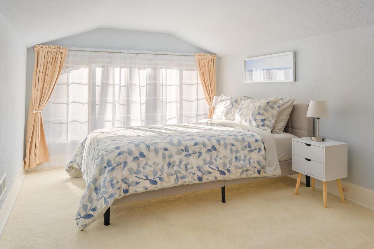 Upgraded With 5 Bedroom 4 Bath 4 Free Gated Parking Space, Family,ev,rv Friendly Casa vacanze